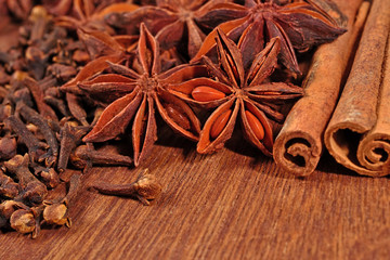 Star anise, cinnamon sticks and cloves