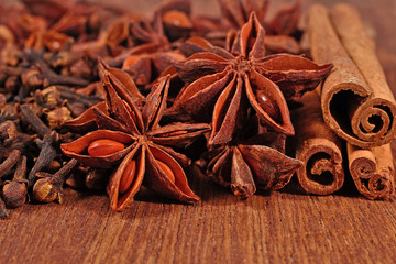 Star anise, cinnamon sticks and cloves