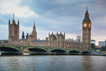Fototapeta na wymiar Big Ben and houses of Parliament in dusk