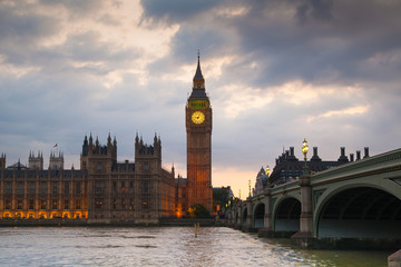 Fototapeta na wymiar Big Ben and houses of Parliament in dusk