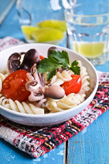 Salad with octopus, pasta and tomato