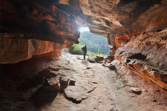 Cueva en el Ca&ntilde;&oacute;n del rio Gallo