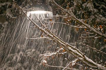 Nieselregen und Graupelschauer