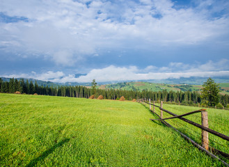 Obraz premium Beautiful sunny day is in mountain landscape.