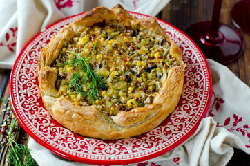 Tart with mushrooms and a creamy filling