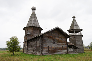 Fototapeta na wymiar Ancient wooden church in North Russia near Kargopol