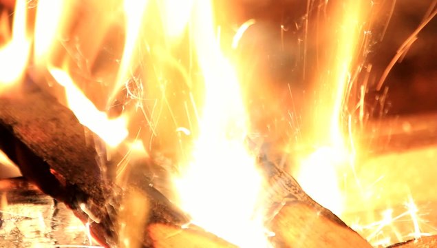 Wunderkerze in Feuerstelle