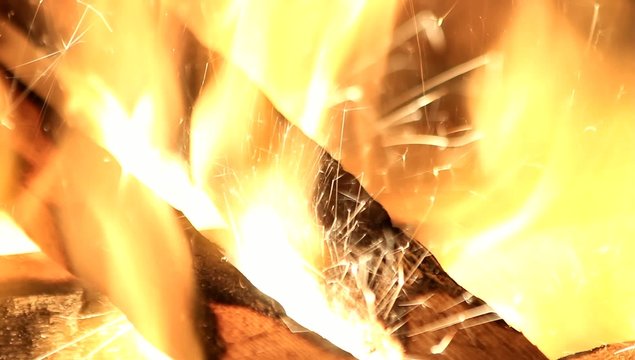 Wunderkerze in Feuerstelle