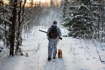 Papier Peint photo Lavable Chasser le chasseur sort de la forêt d& 39 hiver