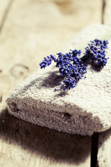 Obraz na płótnie Canvas Bouquet of lavender flowers on towel, spa concept
