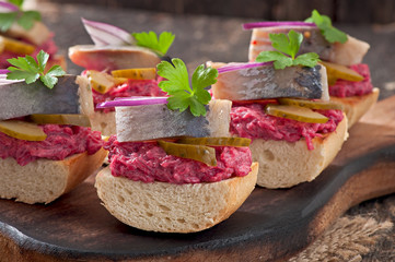 Sandwiches with herring, beetroot and pickled cucumber