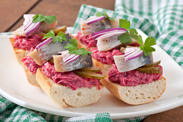 Sandwiches with herring, beetroot and pickled cucumber