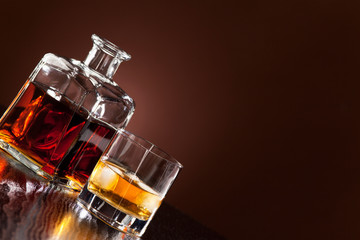 Whisky im Glas aus der Karaffe