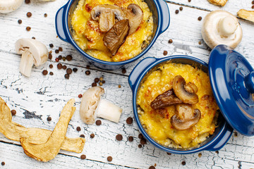 Moshroom casserole in a blue ceramic pot