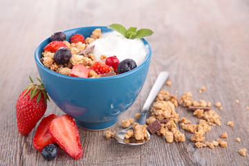 muesli and fruits