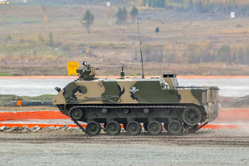 Airborne tracked armoured personnel carrier