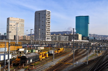 Zürich - West / Bahngeleise und Prime Tower