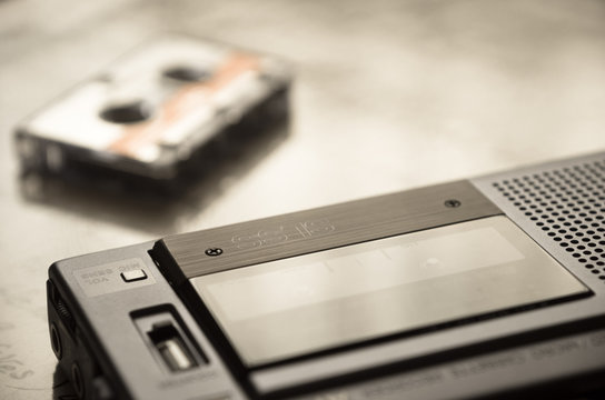 マイクロカセットレコーダーとカセットテープ