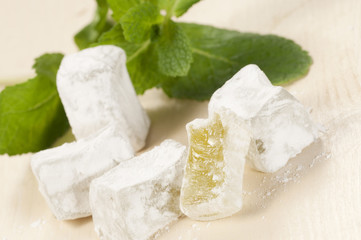 Lukum (Turkish Delight) with mint