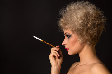 Obraz premium girl in profile with lush hair and evening make-up