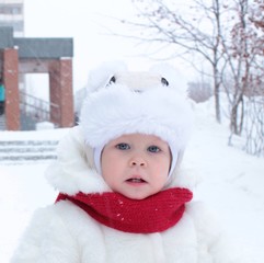 Little baby with red scarf in the winter street - 76167504