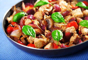 Chicken with onion and cherry tomatos