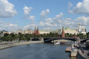 Obraz premium Kind to the Moscow Kremlin and Moskva River.