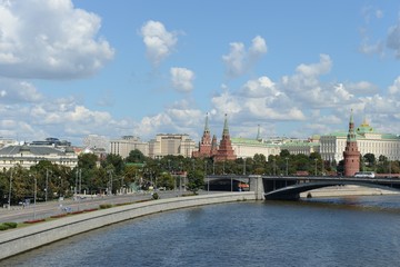 Kind to the Moscow Kremlin and Moskva River.