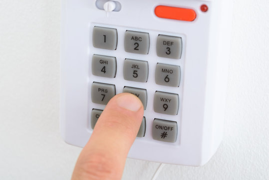 Electronic Key System To Lock And Unlock Doors