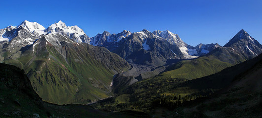 Вид на г.Белуха, (4506 м.), Катунский хребет, Алтай