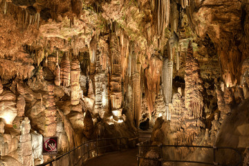Fototapeta na wymiar Luray Cavern