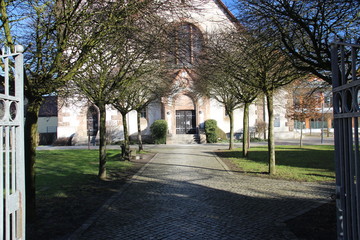 Fototapeta na wymiar Zur Kirche