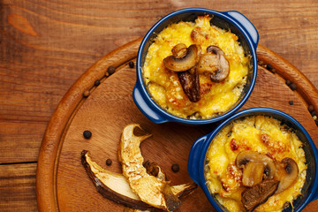 Moshroom casserole in a blue ceramic pot