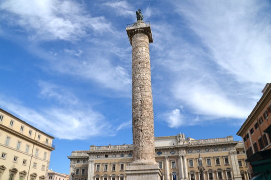 Fototapeta Column of Marcus Aurelius on the Piazza Colonna in Rome