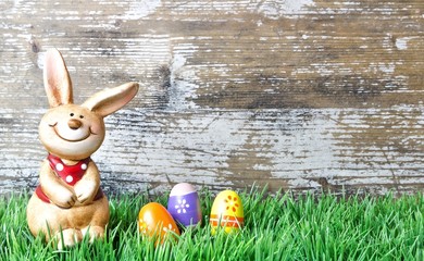 Osterhase - Holzhintergrund