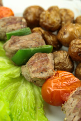 brochette de boeuf et pommes de terre