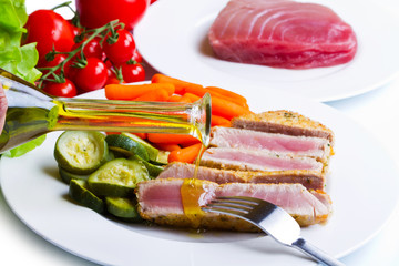 Tuna fillet with vegetables
