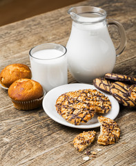 fresh healthy milk and cookies
