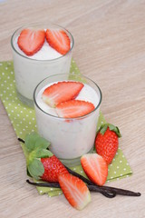 Joghurt mit Erdbeeren