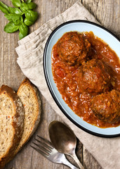meatballs in tomato sauce