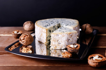 Blue cheese with nuts