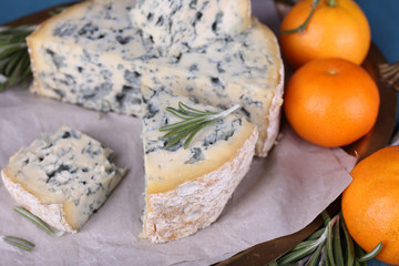 Blue cheese with sprigs of rosemary and oranges