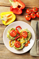 Pasta salad with pepper, carrot and tomatoes