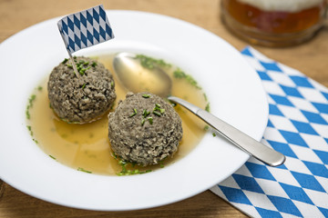 Leberknödelsuppe