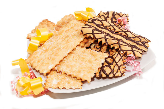 chiacchere su sfondo bianco