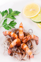 Fresh boiled shrimps with spaghetti.