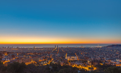 Fototapeta na wymiar Panoramic view over Barcelona just before sunrise