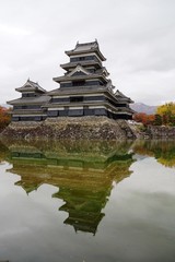 秋の松本城