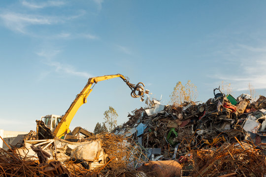 reuse of metal parts - Powered by Adobe