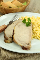 rôti de porc et coquillettes